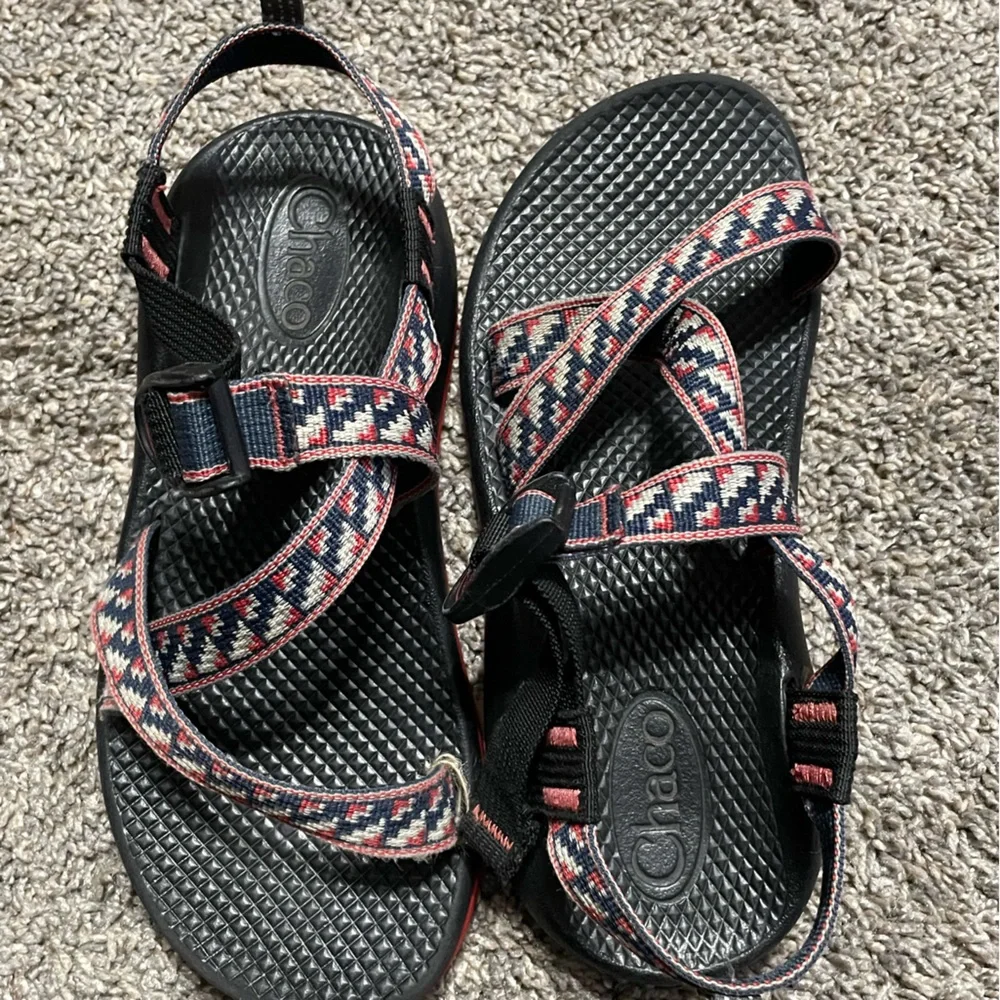 Chaco sandals Girls Size 4‎ Z/Cloud Aztec Pattern Outdoor Hiking Athletic shoes
